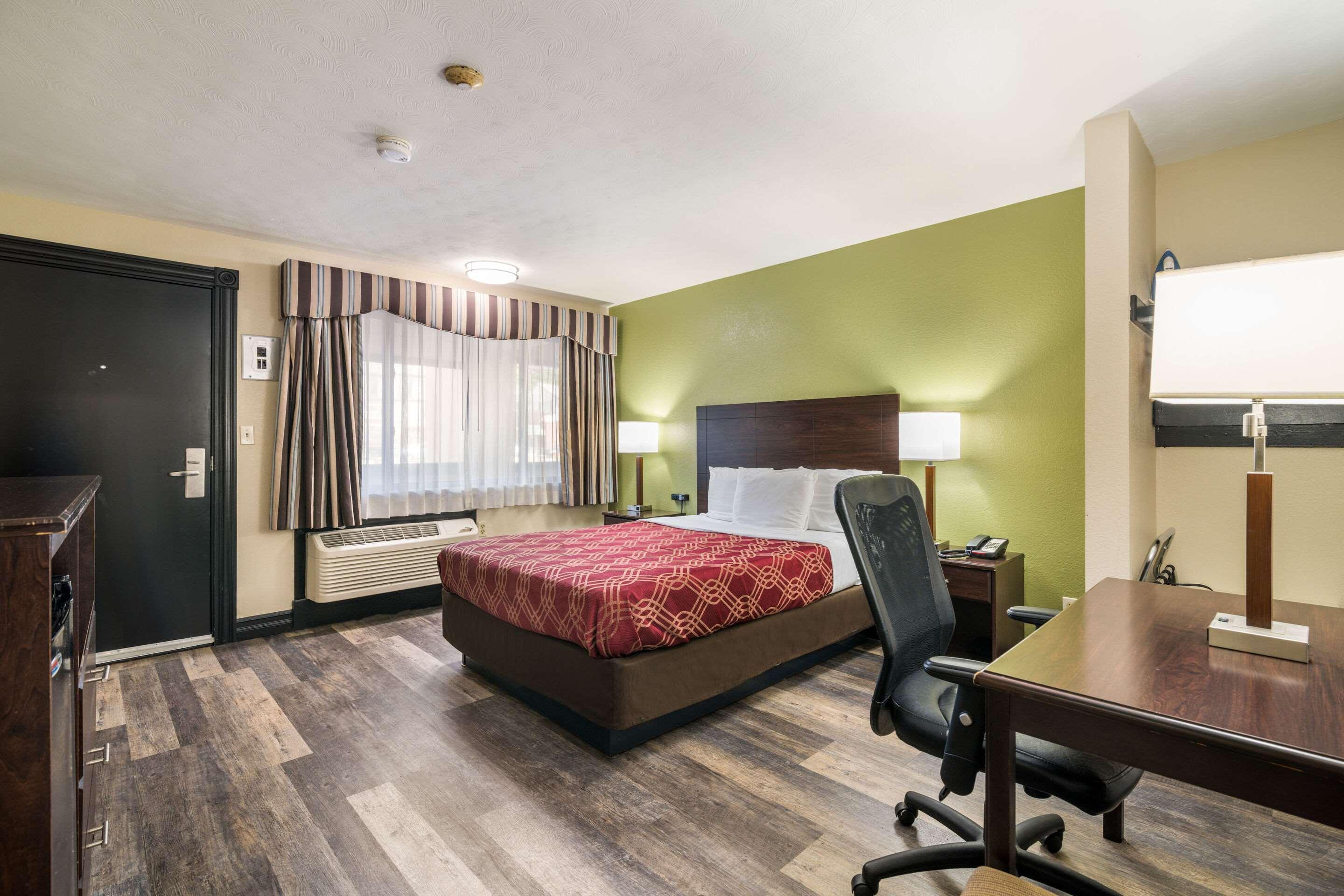 Econo Lodge Boston-Молдън Екстериор снимка