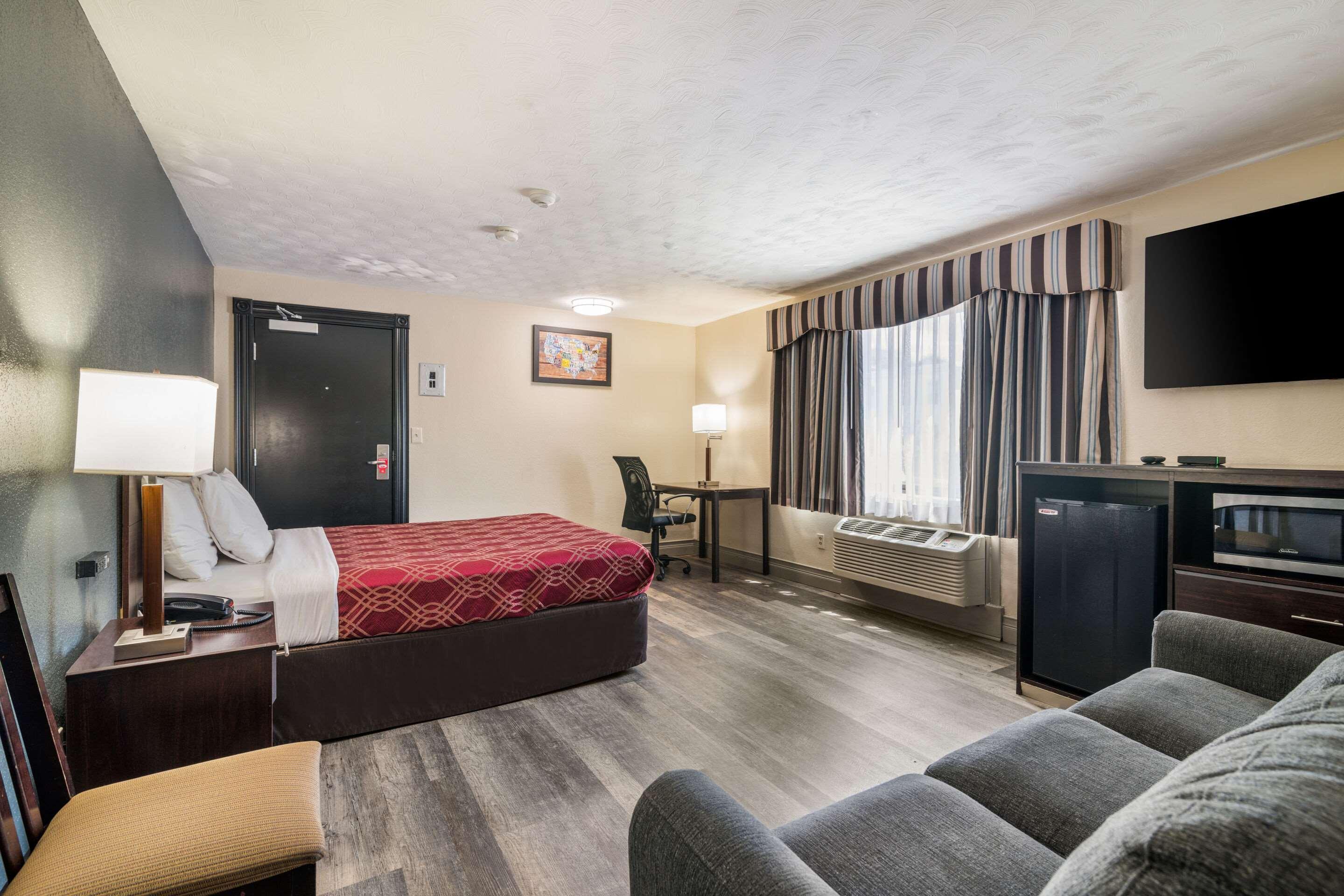 Econo Lodge Boston-Молдън Екстериор снимка
