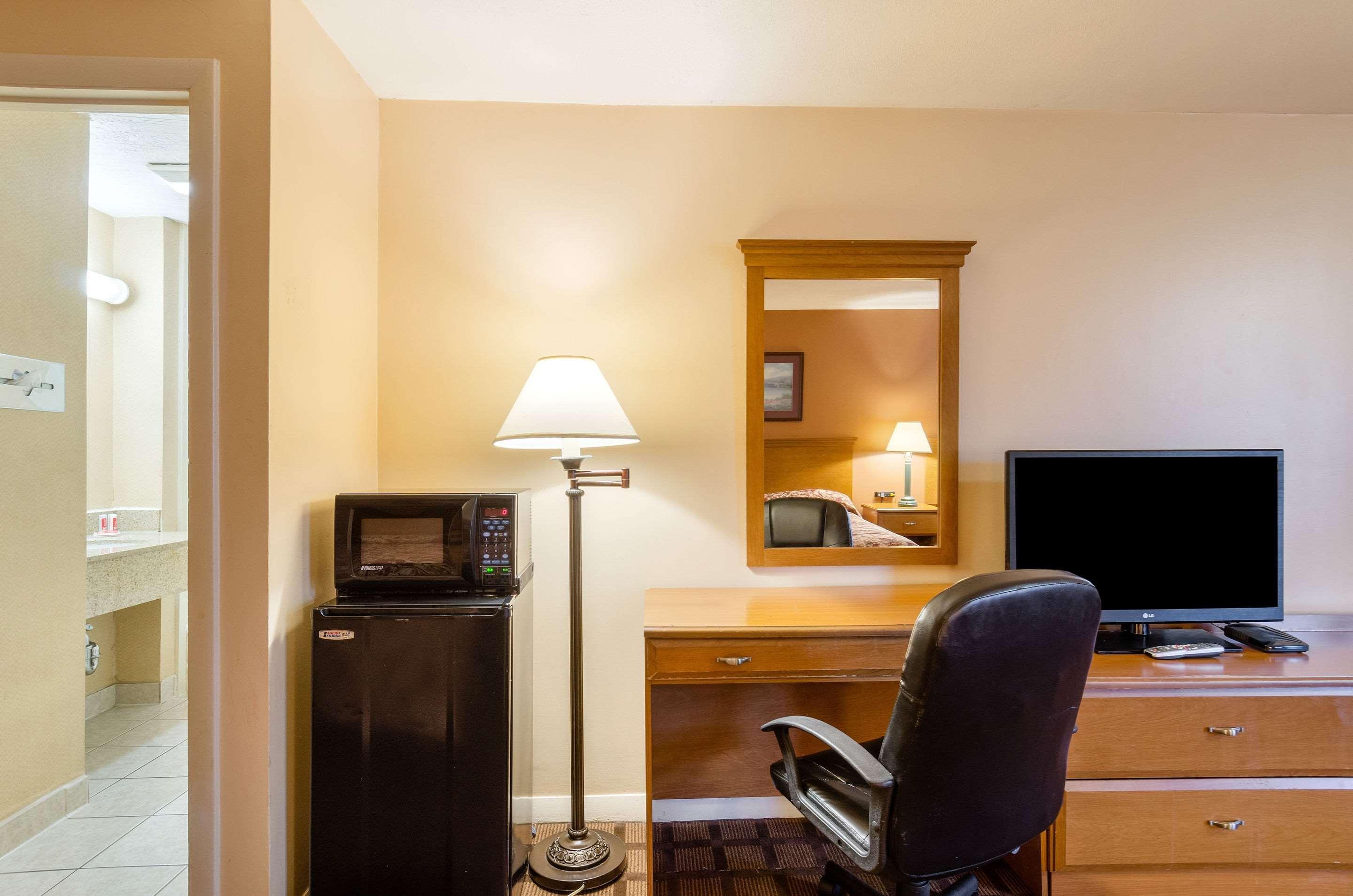 Econo Lodge Boston-Молдън Екстериор снимка