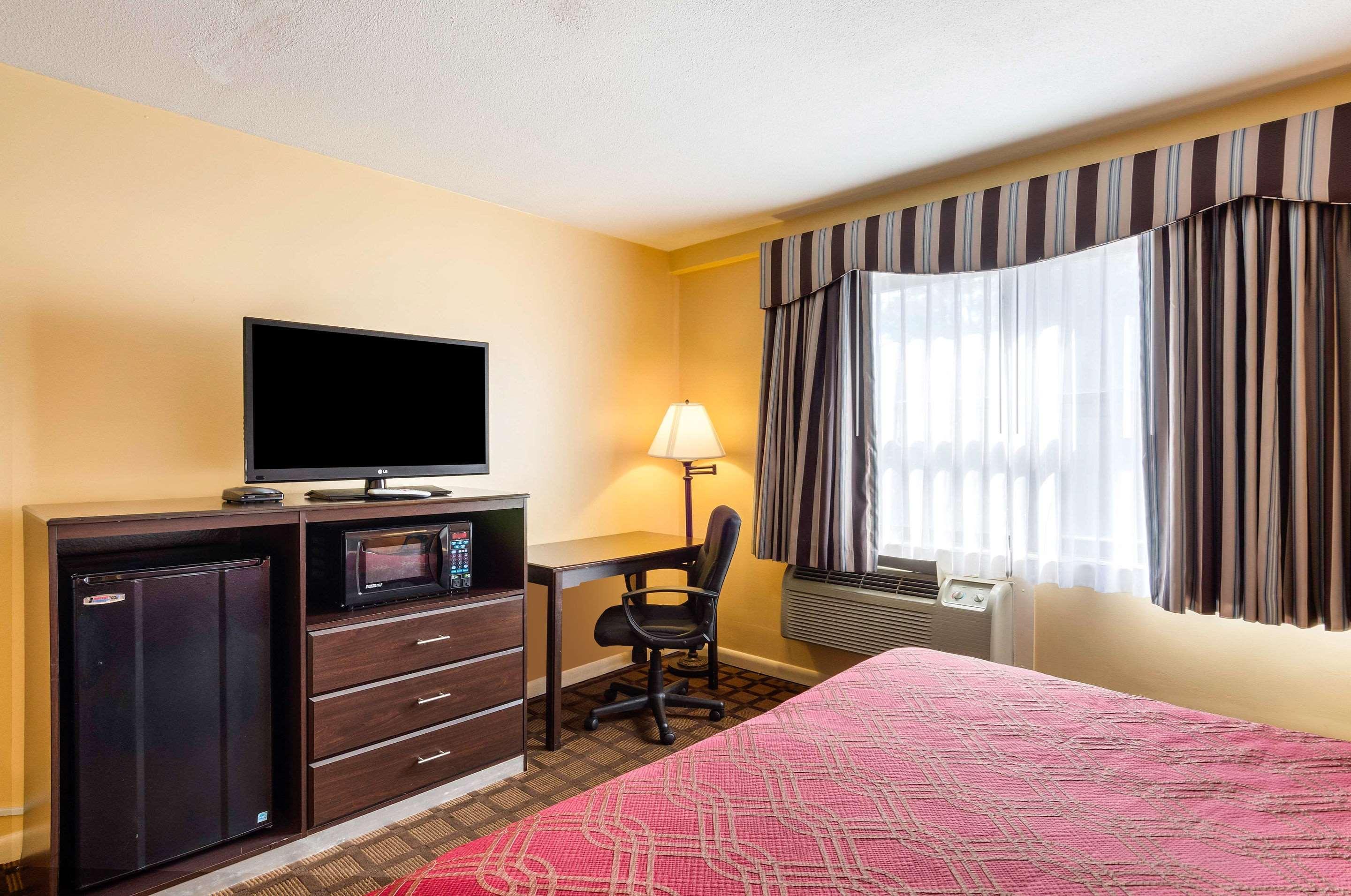 Econo Lodge Boston-Молдън Екстериор снимка