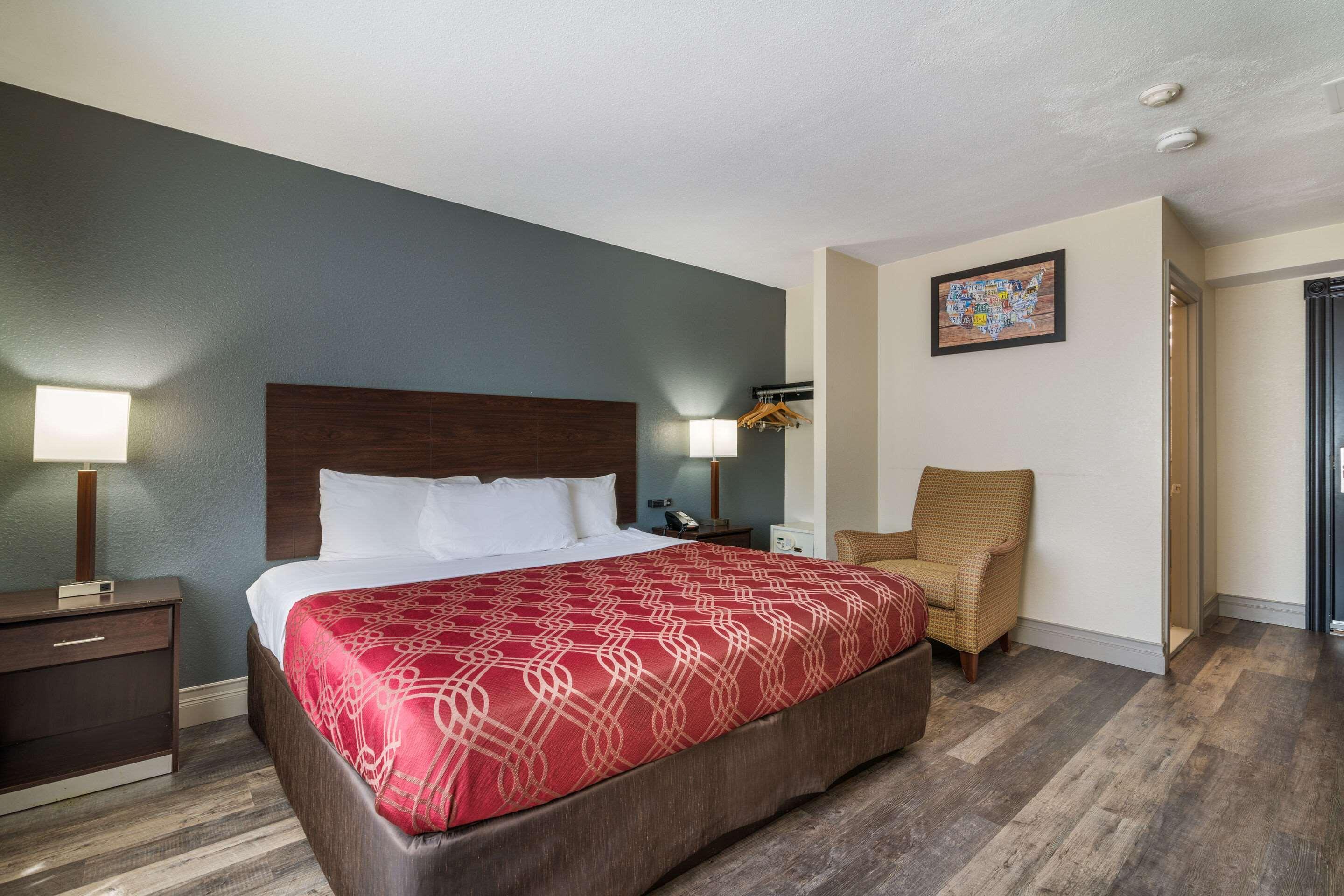 Econo Lodge Boston-Молдън Екстериор снимка