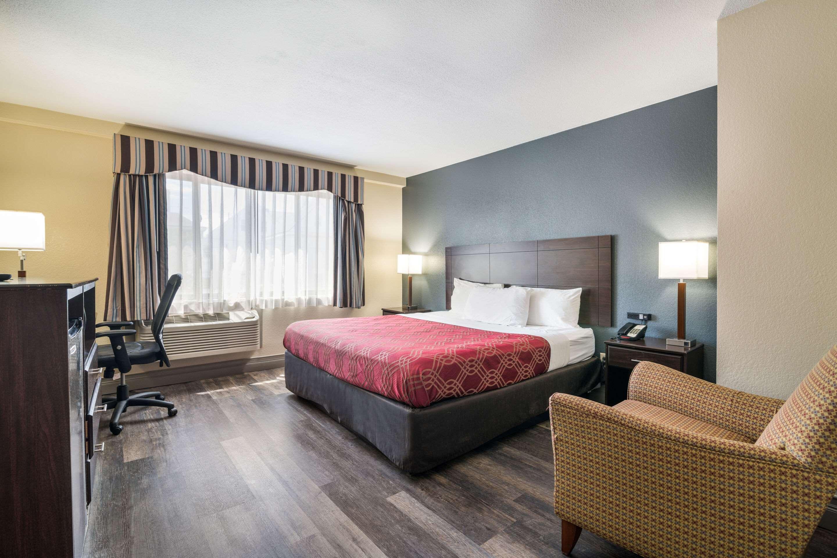 Econo Lodge Boston-Молдън Екстериор снимка