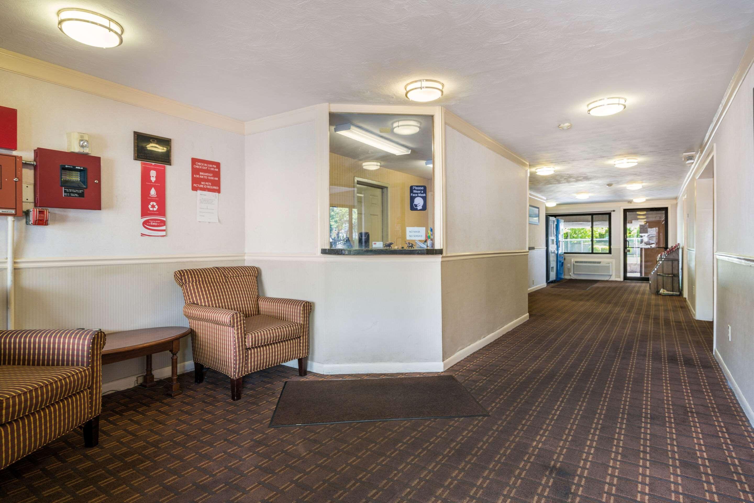 Econo Lodge Boston-Молдън Екстериор снимка