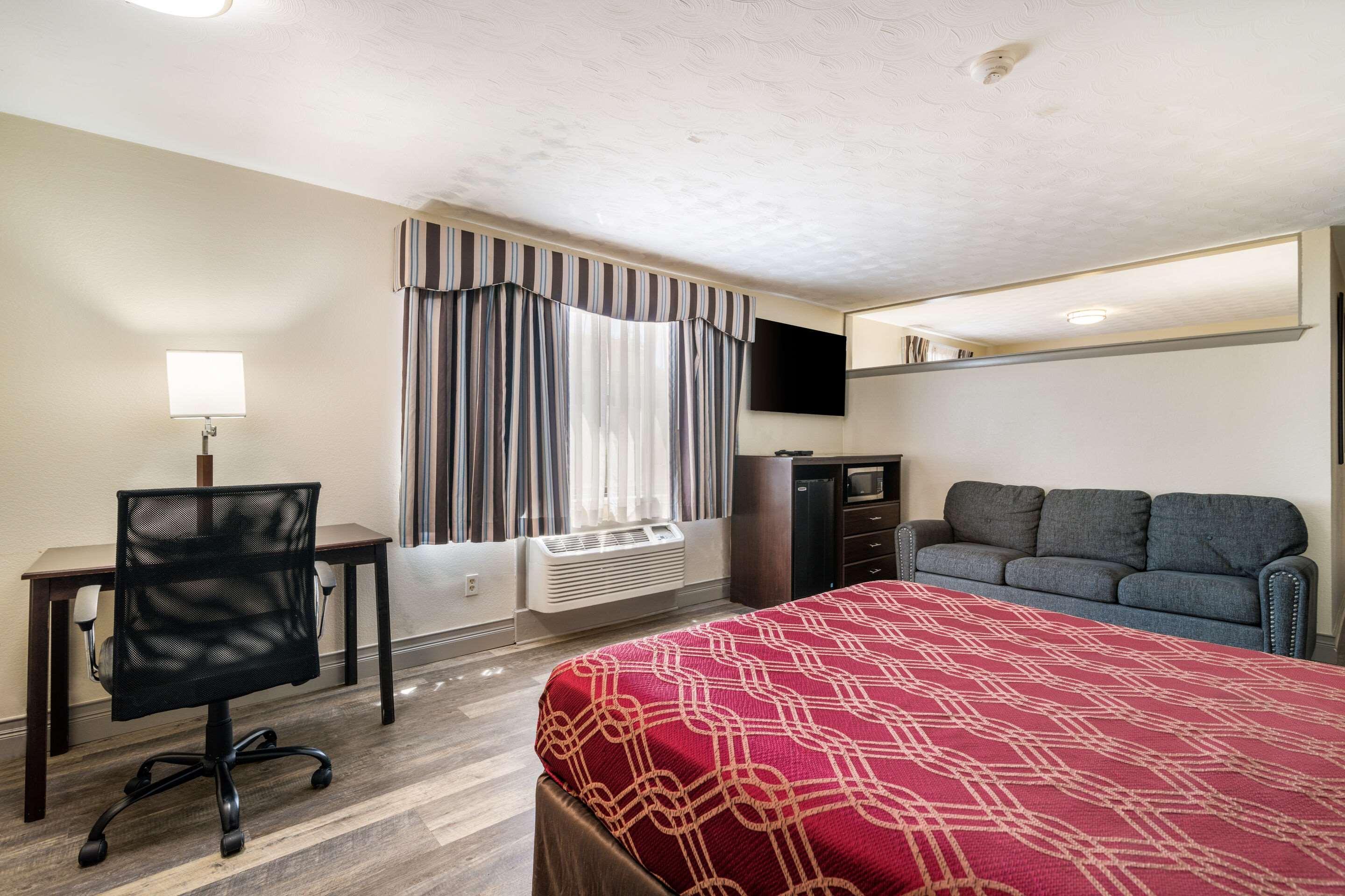 Econo Lodge Boston-Молдън Екстериор снимка