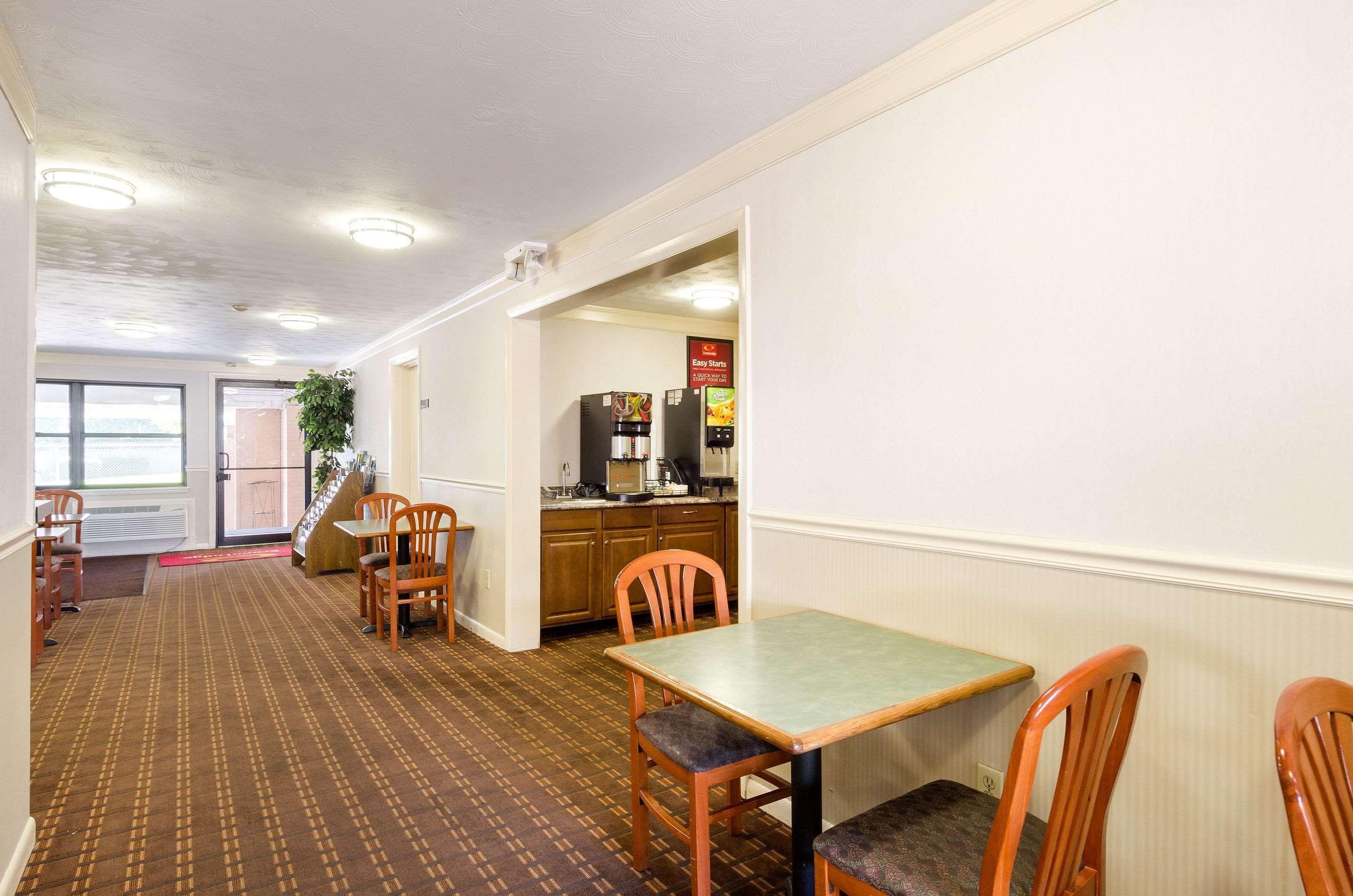 Econo Lodge Boston-Молдън Екстериор снимка