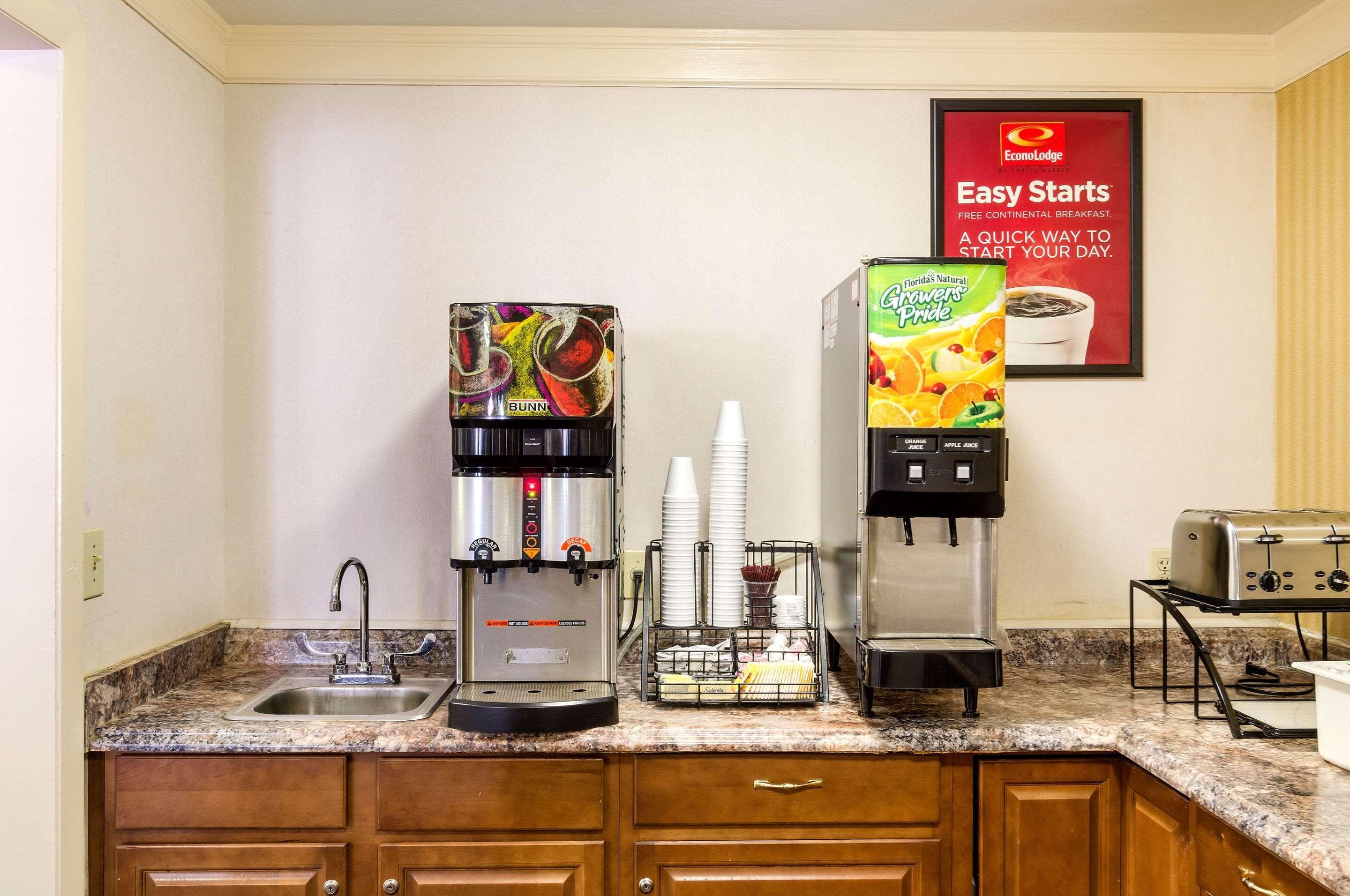 Econo Lodge Boston-Молдън Екстериор снимка