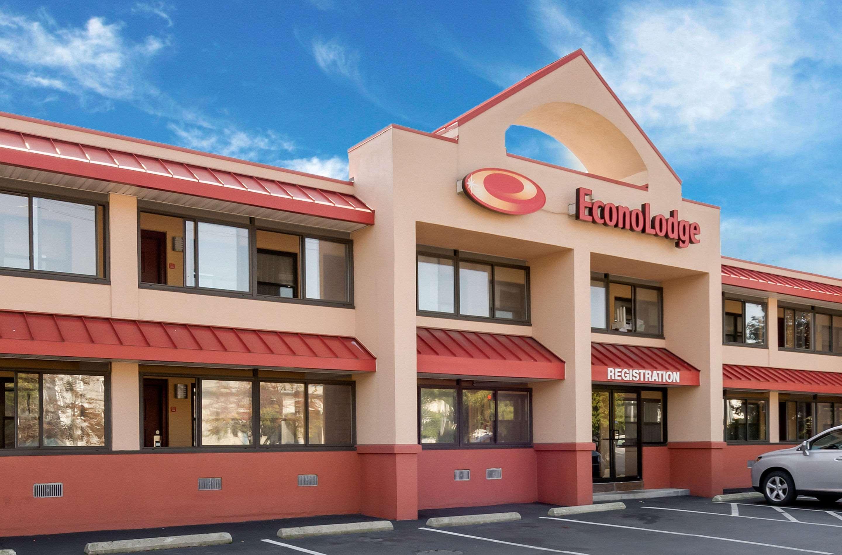 Econo Lodge Boston-Молдън Екстериор снимка